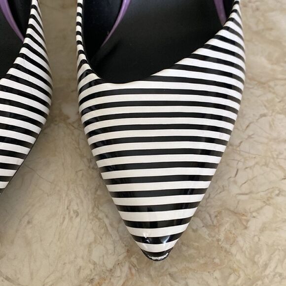 G by Guess Black & White Heels Pumps - Picture 6 of 13